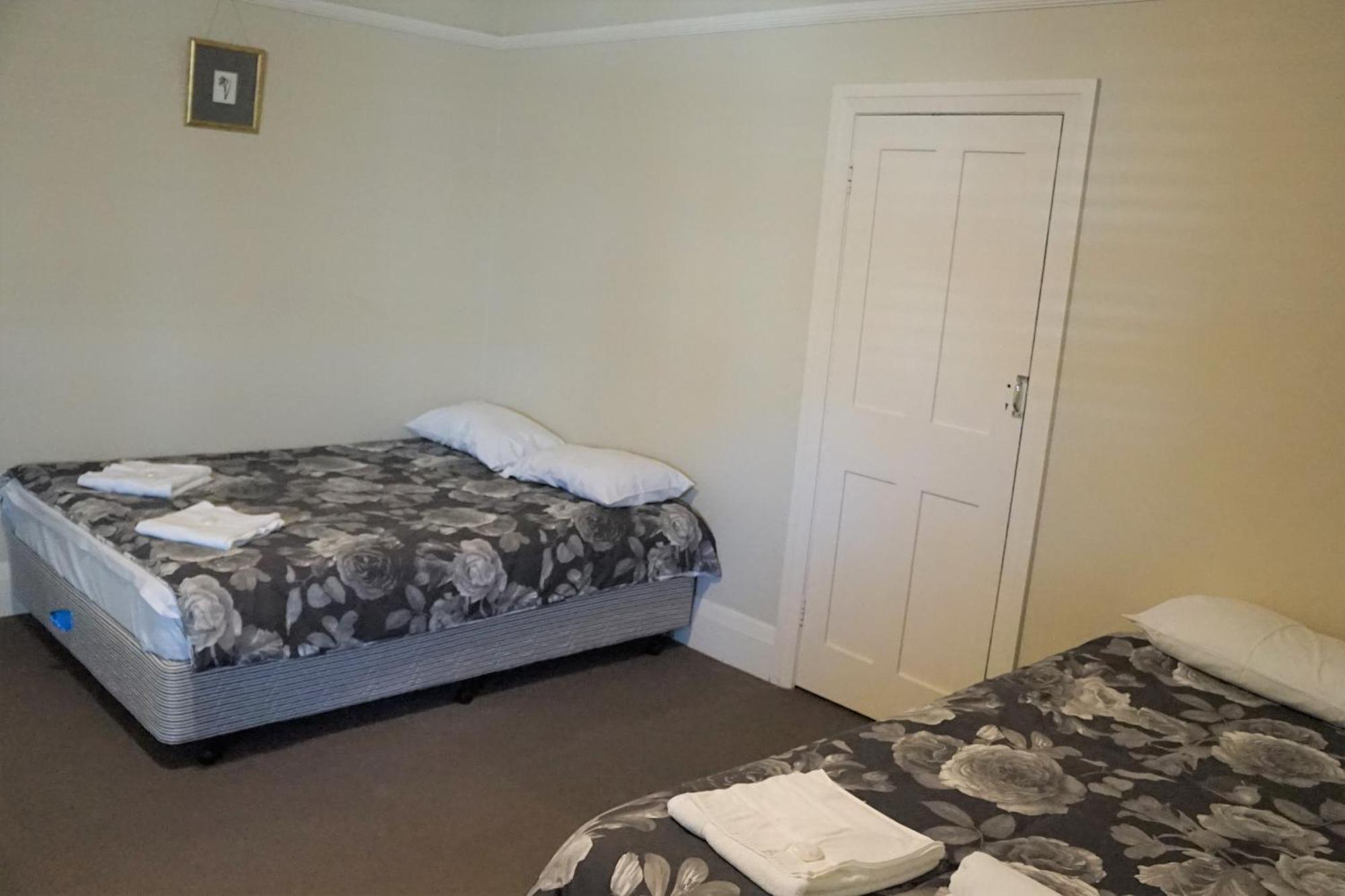 Palace Hotel Mortlake Sydney Room photo